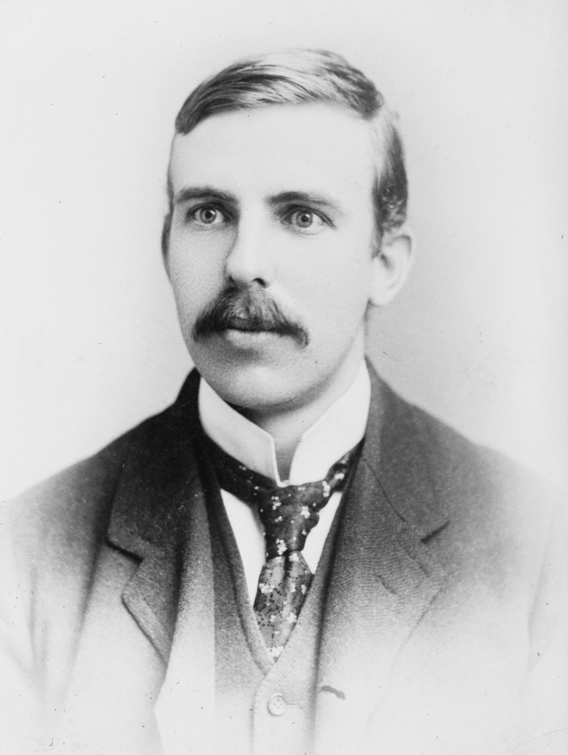 Ernest_Rutherford_1908